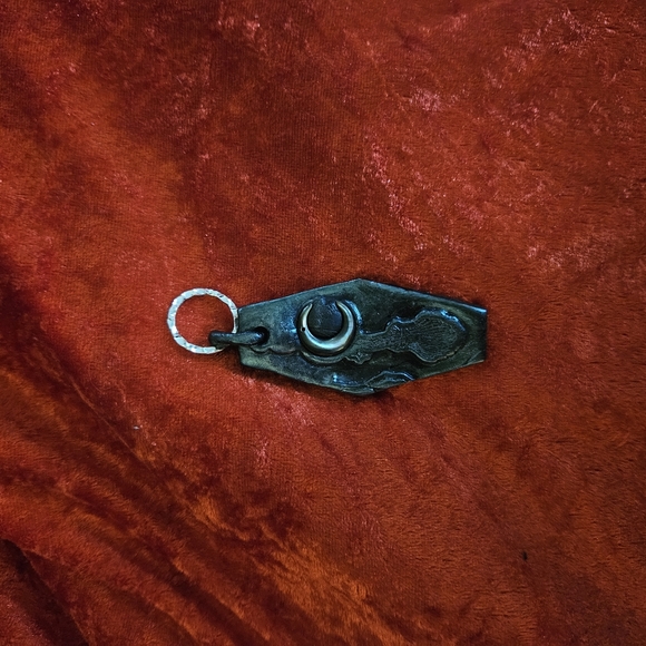 Handmade coffin pendant - with a black moonstone crescent moon - Picture 3 of 4